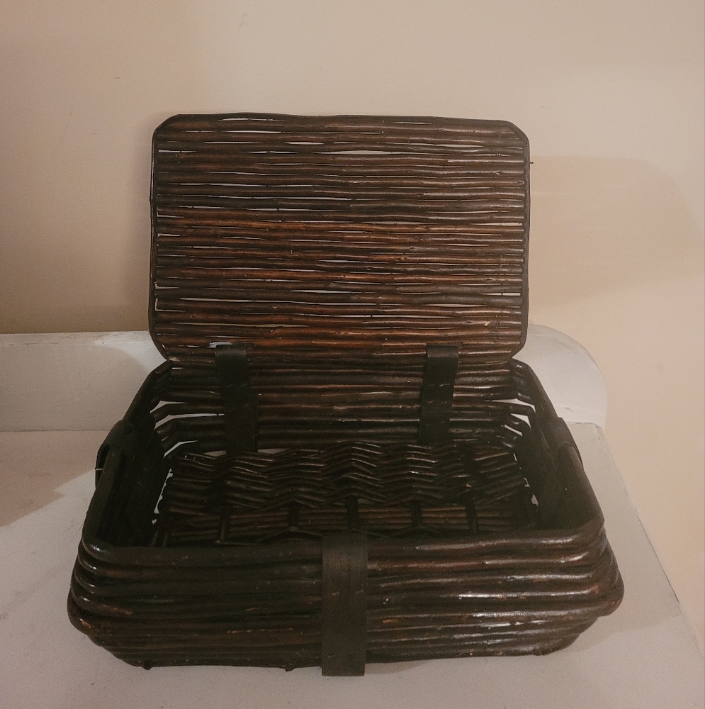 Brown Wicker storage basket or chest, with lid